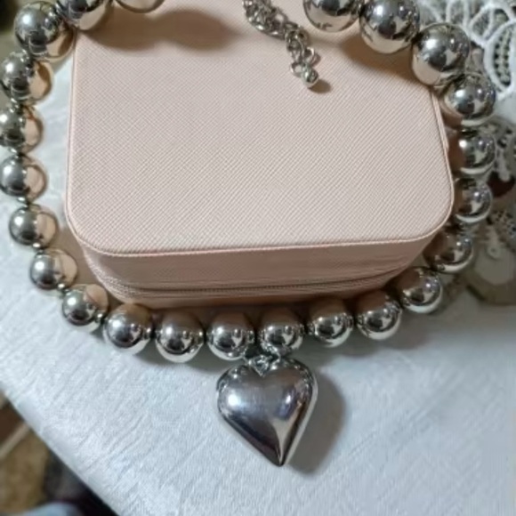 Large Heart Beaded Necklace Choker - Picture 4 of 5